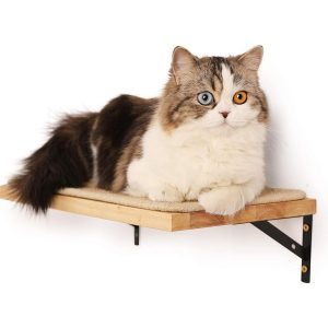 Cama de pared para gatos Fukumaru de madera maciza con alfombrilla de sisal